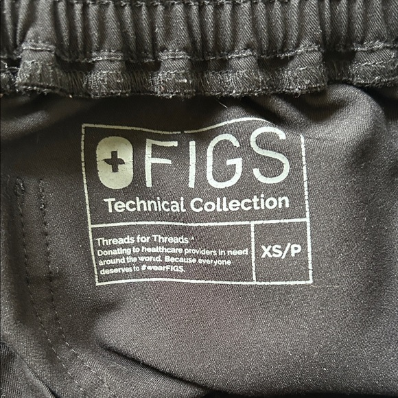Women’s Black Figs Scrubs Set - Picture 5 of 5